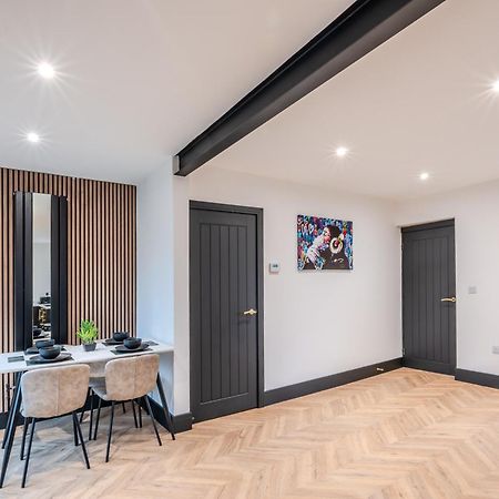 Modern 3Br Home - Private Parking - Tv In Every Bedroom Swansea Exterior photo