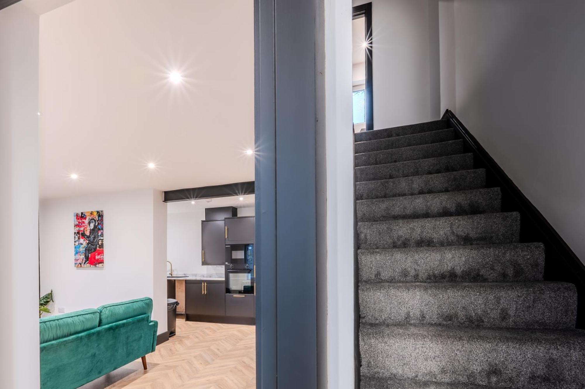 Modern 3Br Home - Private Parking - Tv In Every Bedroom Swansea Exterior photo