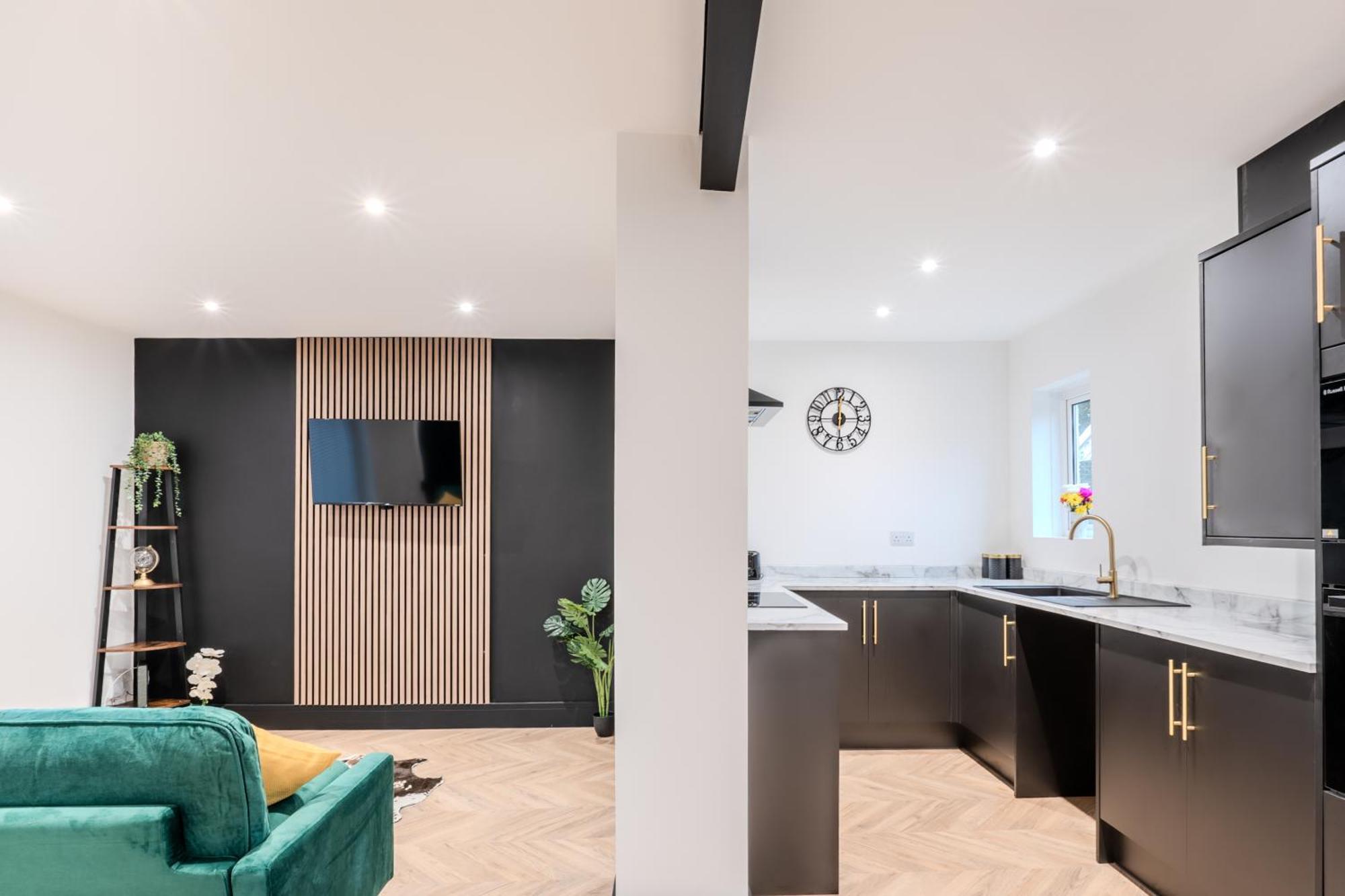 Modern 3Br Home - Private Parking - Tv In Every Bedroom Swansea Exterior photo