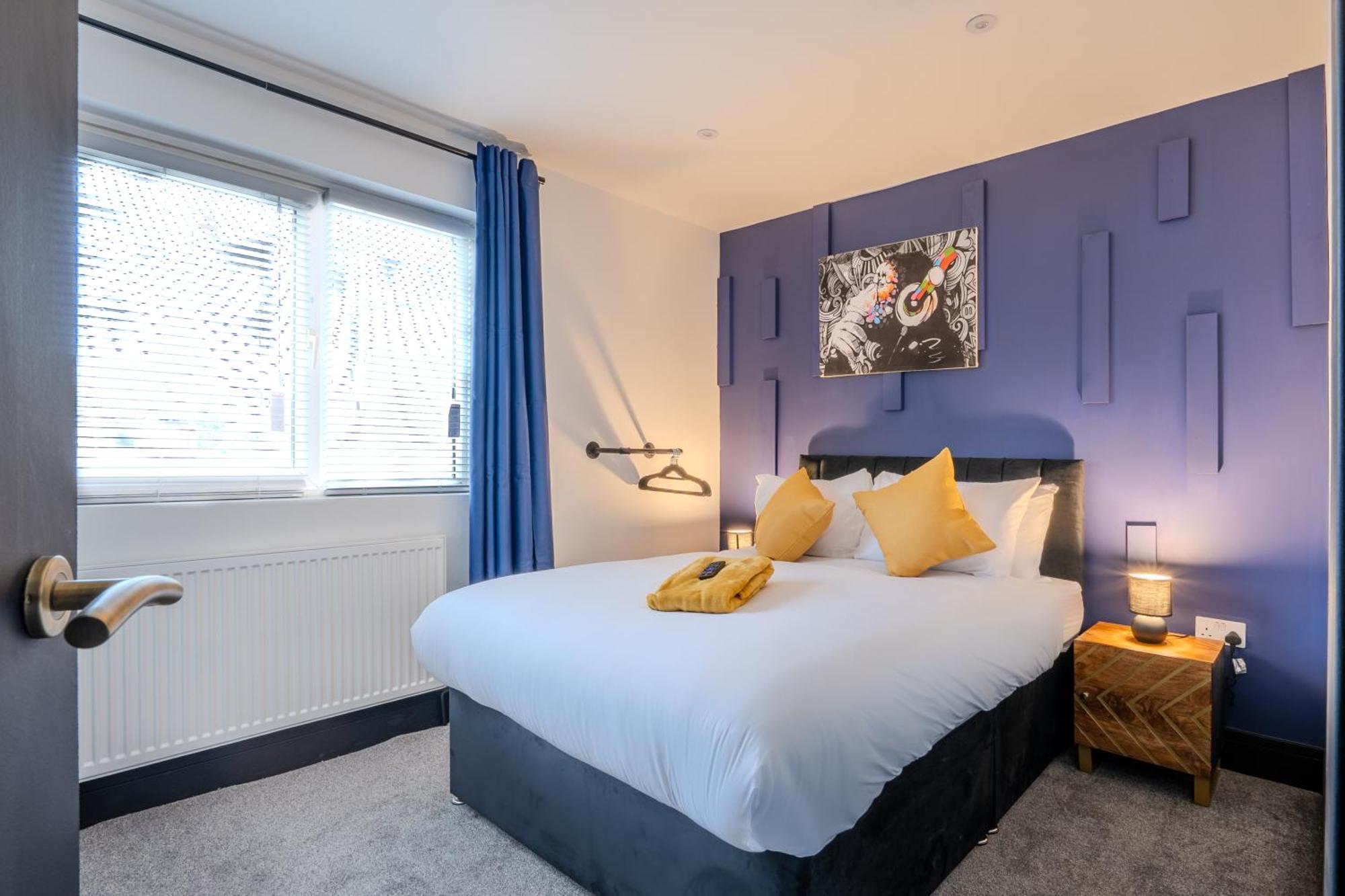 Modern 3Br Home - Private Parking - Tv In Every Bedroom Swansea Exterior photo