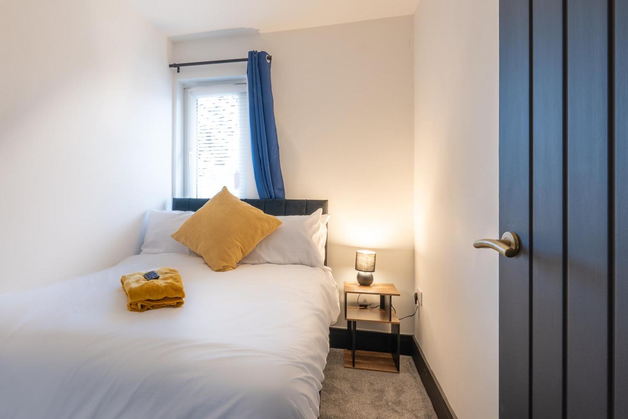 Modern 3Br Home - Private Parking - Tv In Every Bedroom Swansea Exterior photo